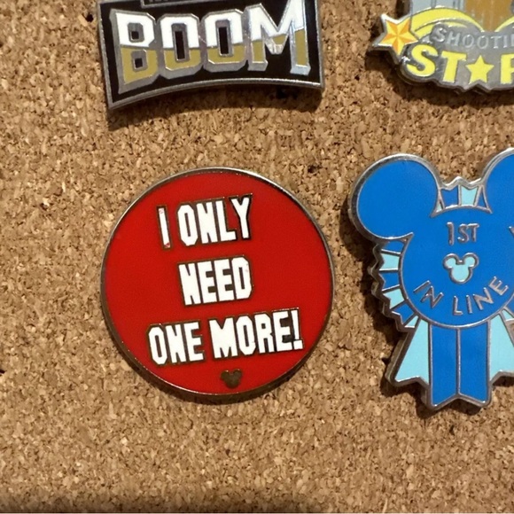 💖Disney Trading Pin Bundle—7 Total (With Bonus Mickey)!🏰 - Picture 5 of 8